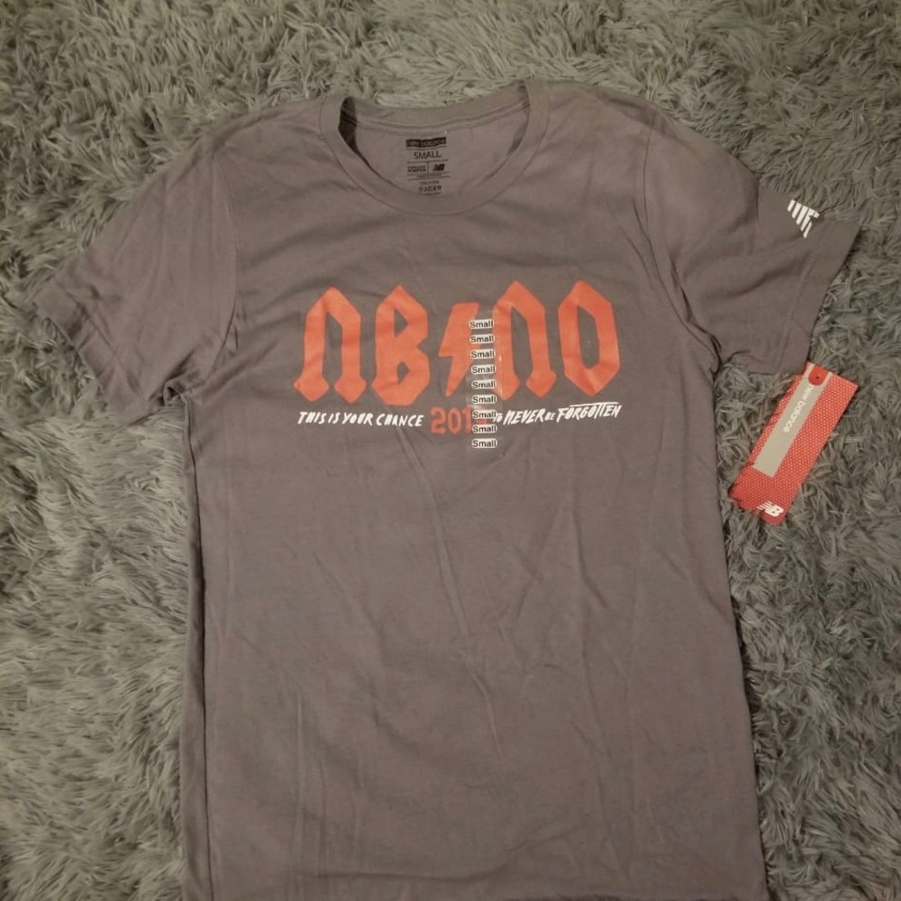 Men’s New Balance Small T-Shirt